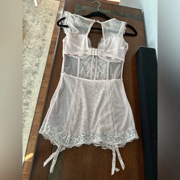 VS NWOT SZ 36D lingerie - Picture 3 of 5